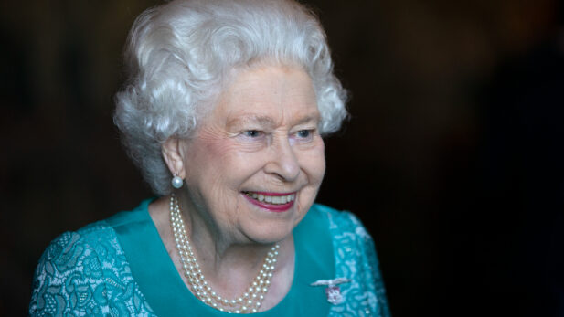 Rainha Elizabeth II lutou contra doença grave antes de morrer, revela amigo da família
