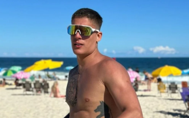 Tiago Ramos foi flagrado brigando em uma praia na Barra da Tijuca (Foto: Reprodução/Instagram)
