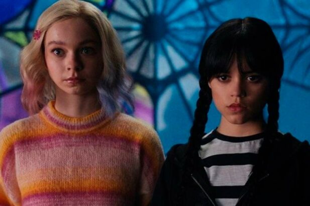 Enid e Wandinha são melhores amigas na série. (Foto: Reprodução/ Netflix)