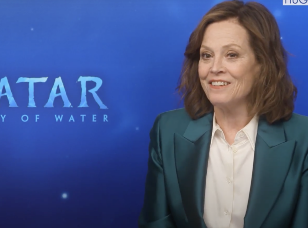 Atriz está de volta ao elenco em "Avatar 2". (Foto: Reprodução)