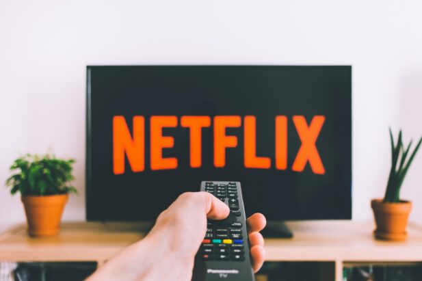 Netflix vai cobrar pelo compartilhamento de senhas. (Foto: Unsplash)