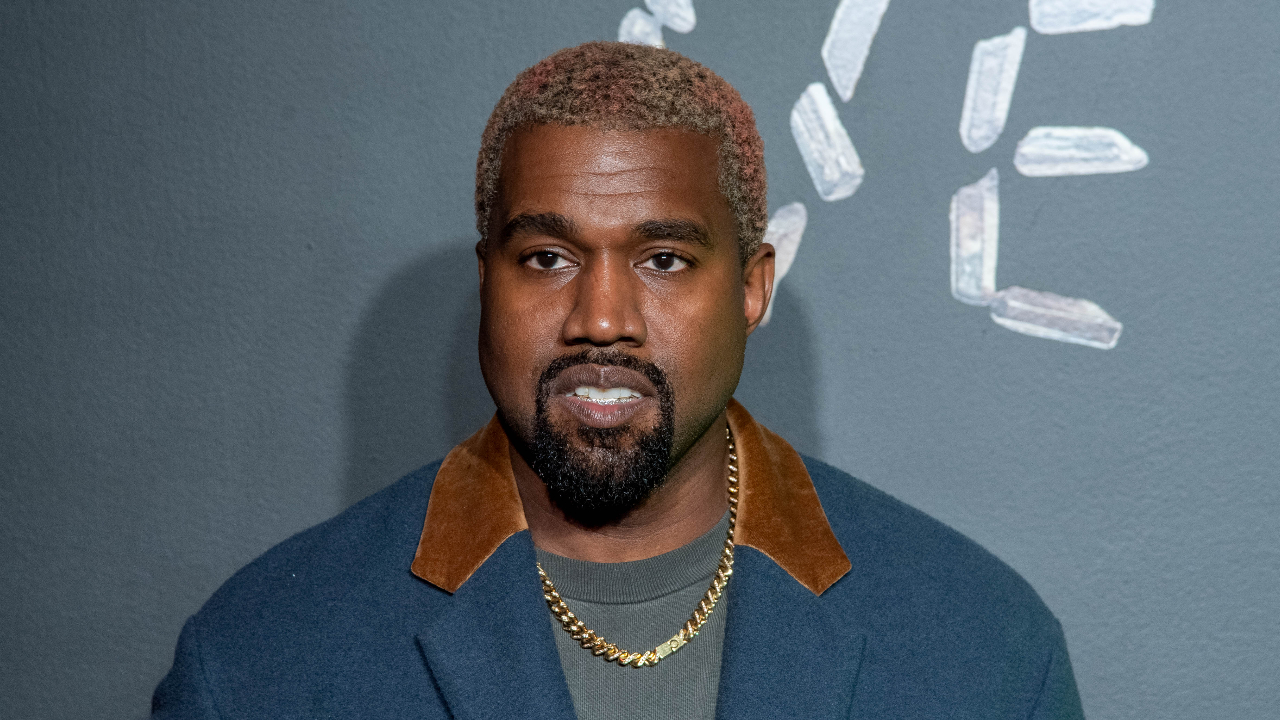 Kanye West se casa em segredo com arquiteta da Yeezy, e semelhança com Kim Kardashian chama atenção