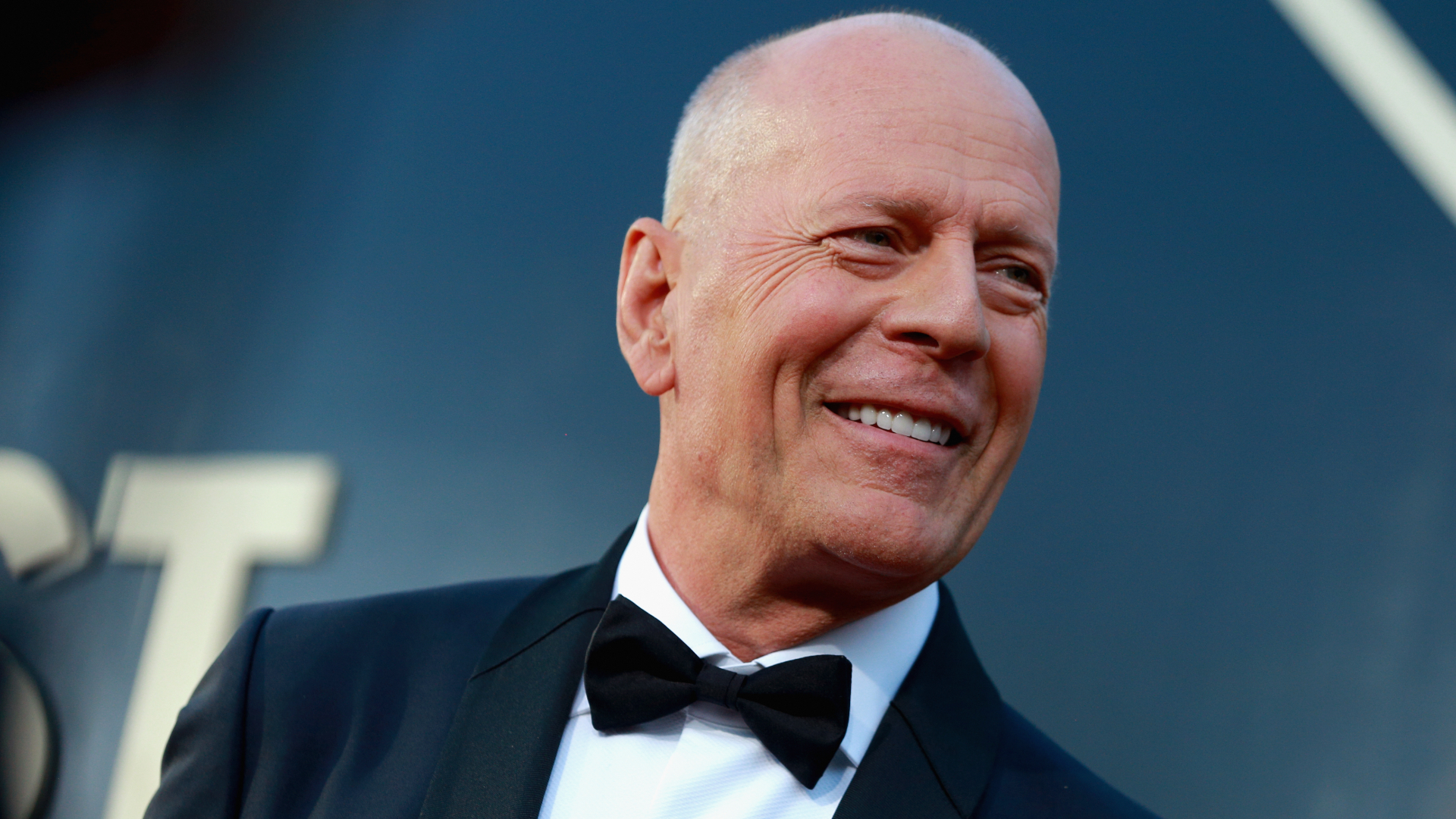 Fonte revela como família de Bruce Willis lida com diagnóstico de demência do ator