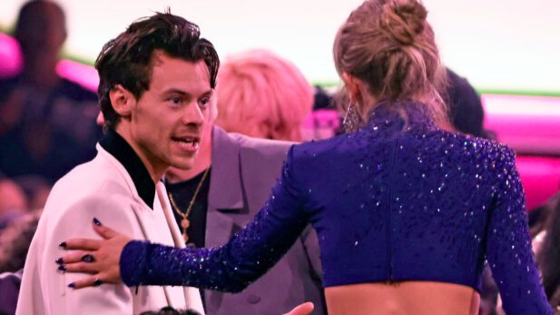 Figurante do Grammy revela o que Harry Styles e Taylor Swift conversaram durante premiação; assista