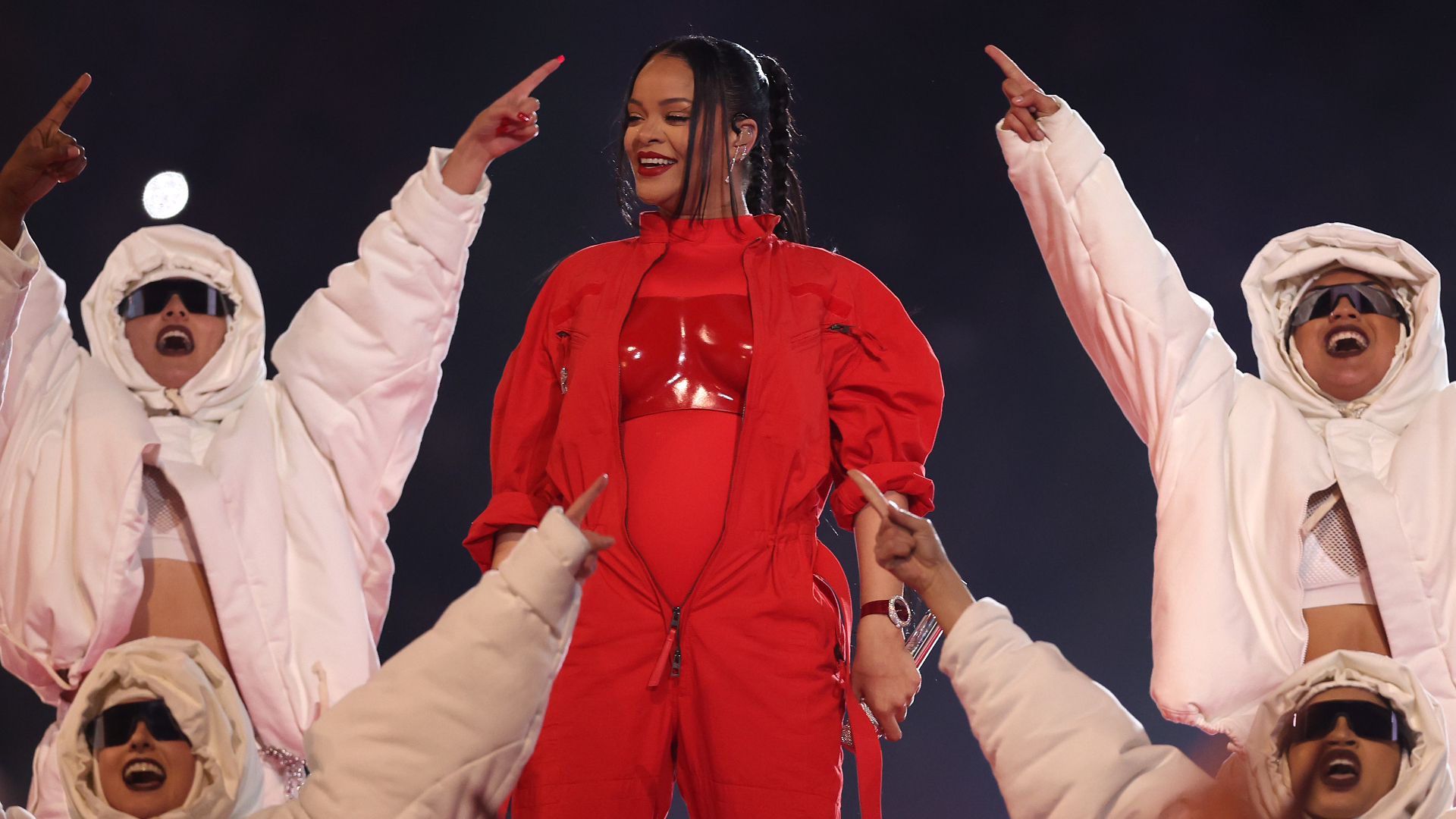 Rihanna não recebeu salário para apresentação icônica no Super Bowl; entenda
