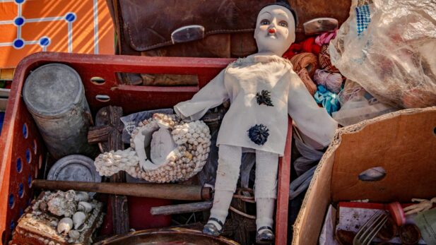 ECONOMIA Boneca do capiroto se torna febre e quebra a economia A famosa  boneca de round 6 causa tanto medo que após fim da série o comércio de  bonecas caíram consideravelmente.