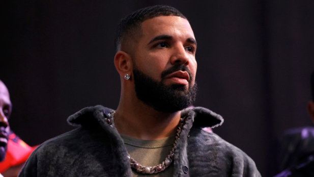 Jornalista revela por que Drake cancelou sua apresentação no Lollapalooza Brasil de última hora