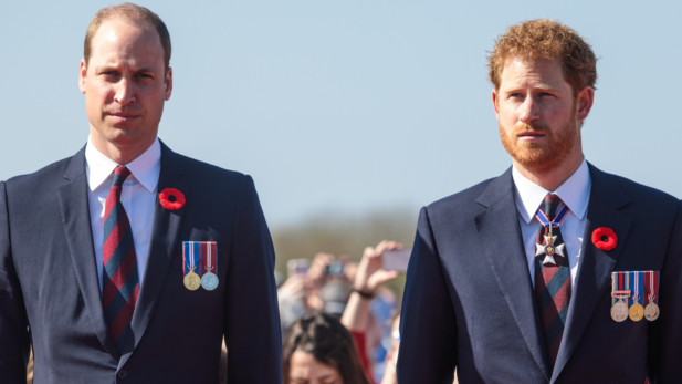 Harry afirma que príncipe William fechou acordo secreto com a imprensa britânica