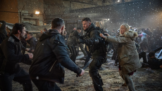 Resgate 2: Chris Hemsworth ‘ressuscita’ dos mortos no primeiro e eletrizante trailer da sequência; assista