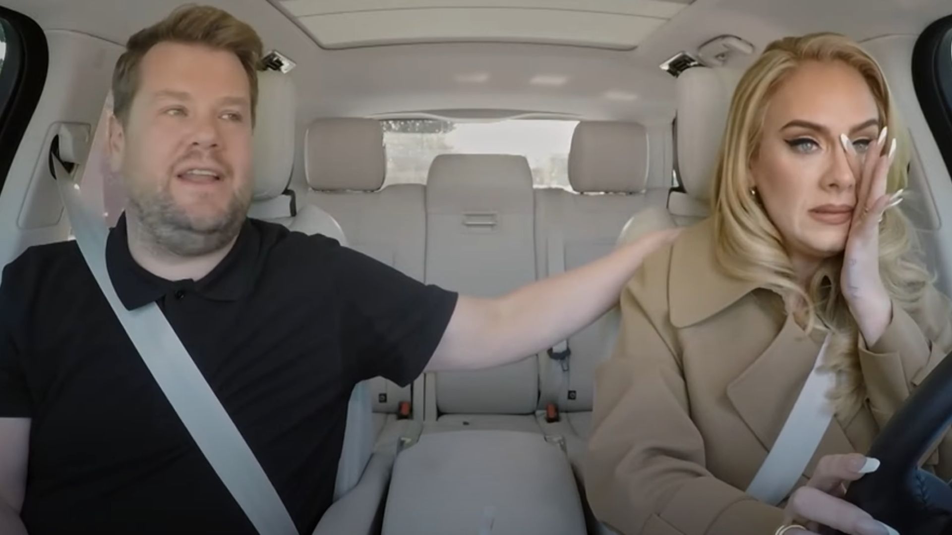 Adele desabafa e chora ao relembrar divórcio no episódio final do