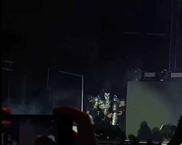Gene Simmons passa mal durante show do KISS em Manaus (Foto: Reprodução/Twitter)