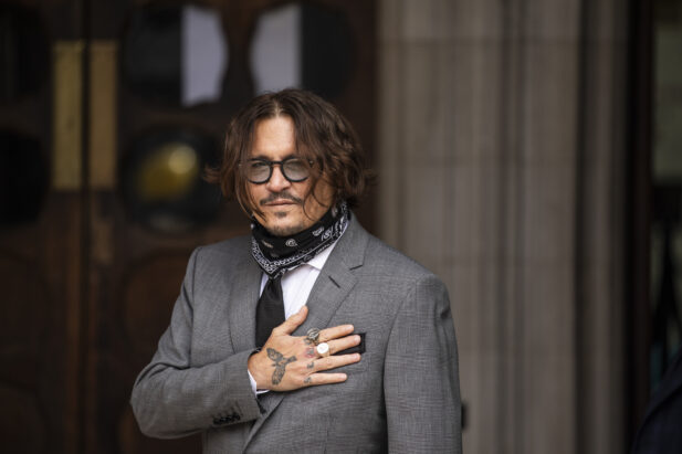 Mesmo demitido, Johnny Depp ganhou fortuna em Animais Fantásticos 3