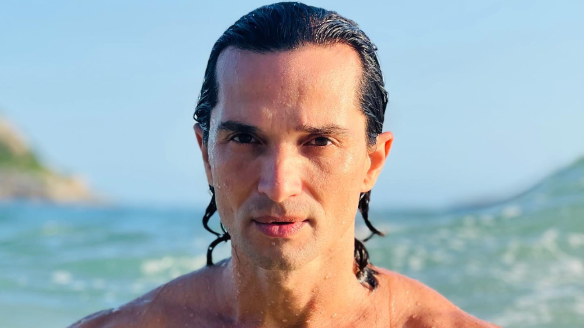 Corpo do ator Jeff Machado, da novela ‘Reis’, é encontrado em baú concretado no RJ, e família se manifesta