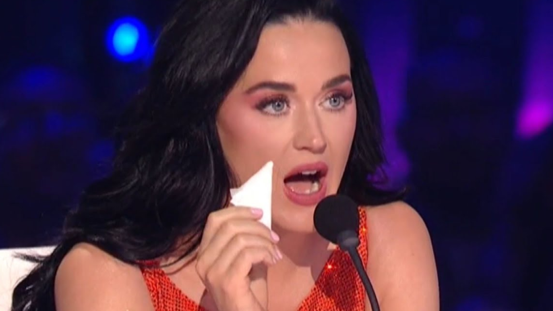Katy Perry quer sair do “American Idol” e reclama que foi “jogada aos leões” pelos produtores, diz site
