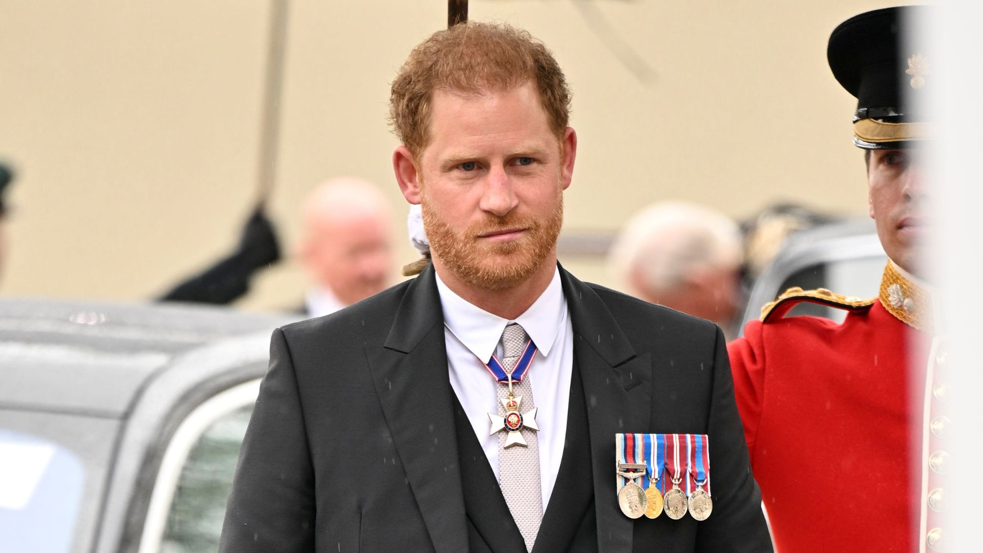 Príncipe Harry teria se encontrado com um membro da família real antes da coroação, diz revista