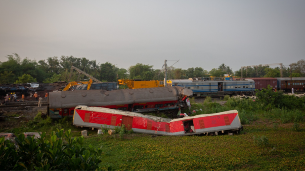 Governo da Índia revela o que causou acidente entre trens que deixou 288 mortos e mais de 900 feridos