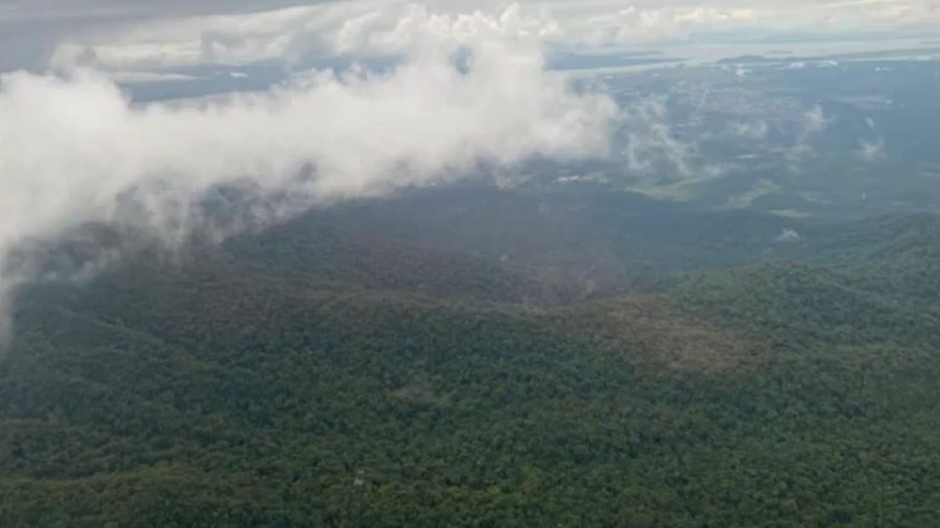 Avião bimotor desaparece no Paraná, e PM inicia buscas por passageiros