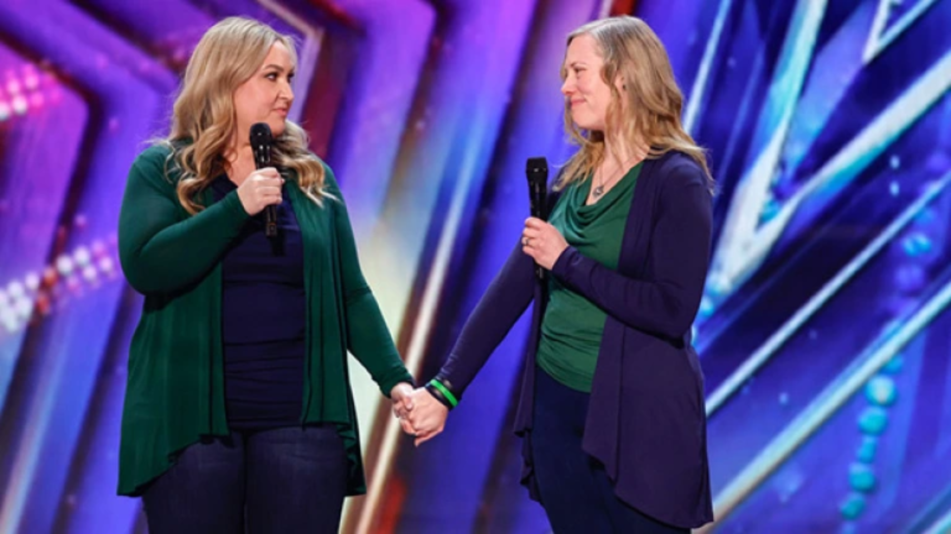 America’s Got Talent: Mães unidas por um transplante de coração fazem performance LINDA de ‘Wicked’ e levam jurados às lágrimas; assista