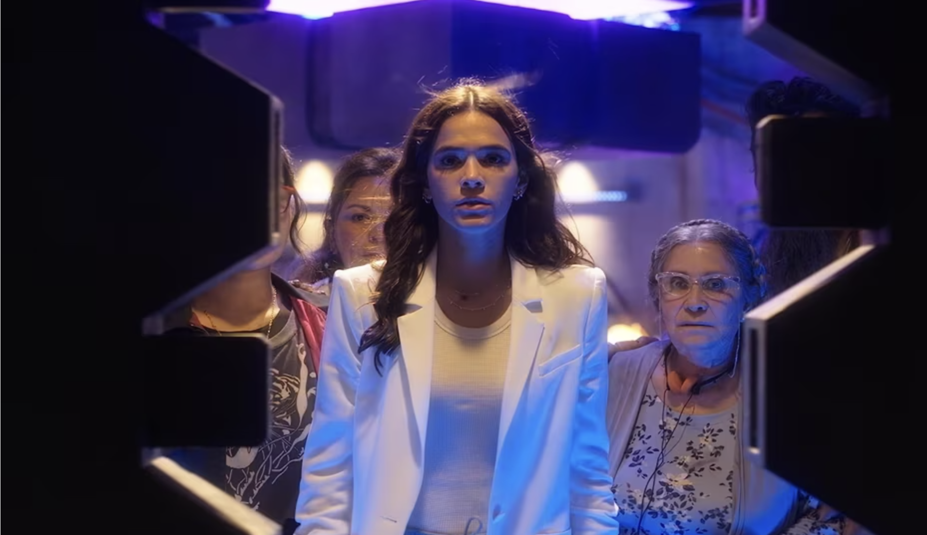 Besouro Azul: Diretor revela cena “emocionante” com Bruna Marquezine que foi cortada da produção, e explica motivo