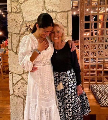 Camila Alves ao lado da sogra, Kay McConaughey (Foto: Reprodução/Instagram)