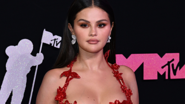 Cara de nojo? Selena Gomez é criticada e se pronuncia após virar meme durante o VMA 2023; assista
