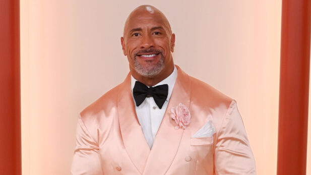 Irmão perdido? Dwayne Johnson se impressiona com sósia