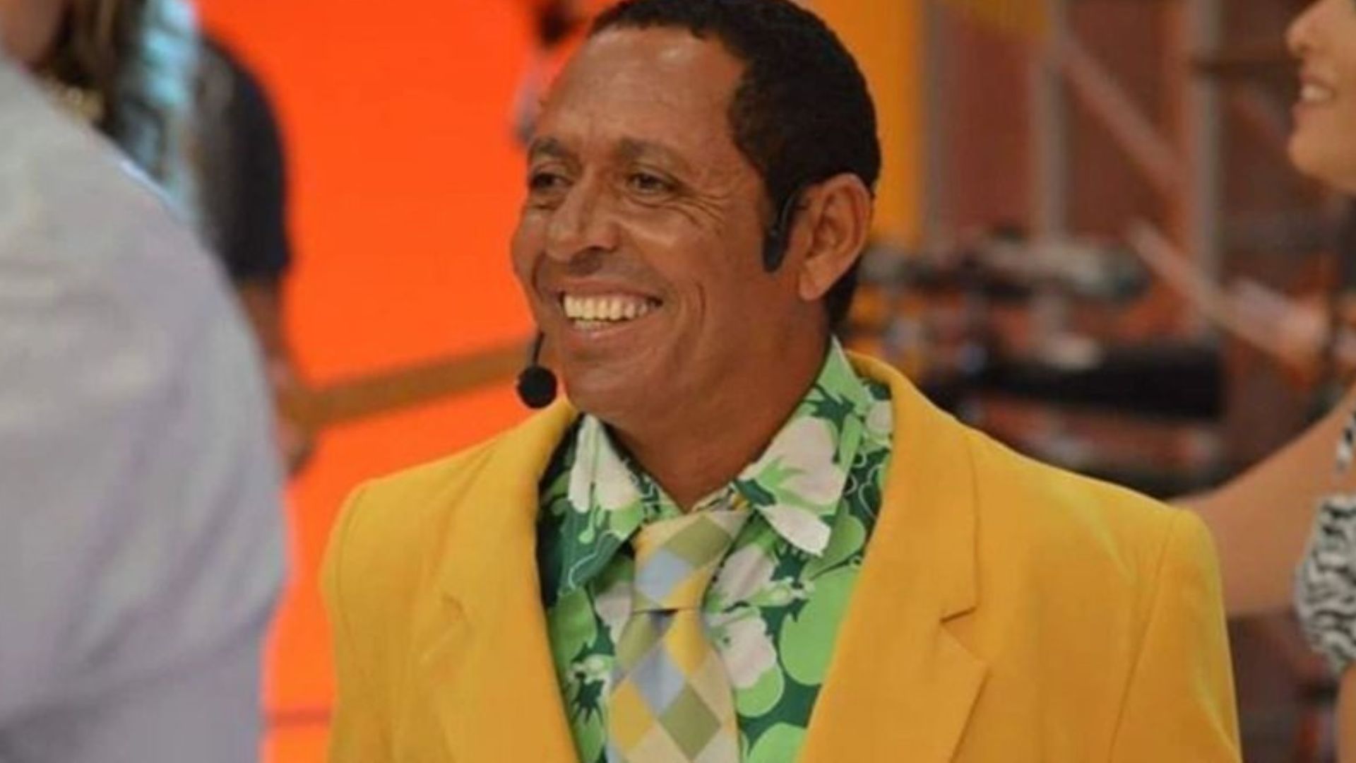 Humorista Valdir Henrique, o Dr. Pirú, é encontrado morto em praia do CE
