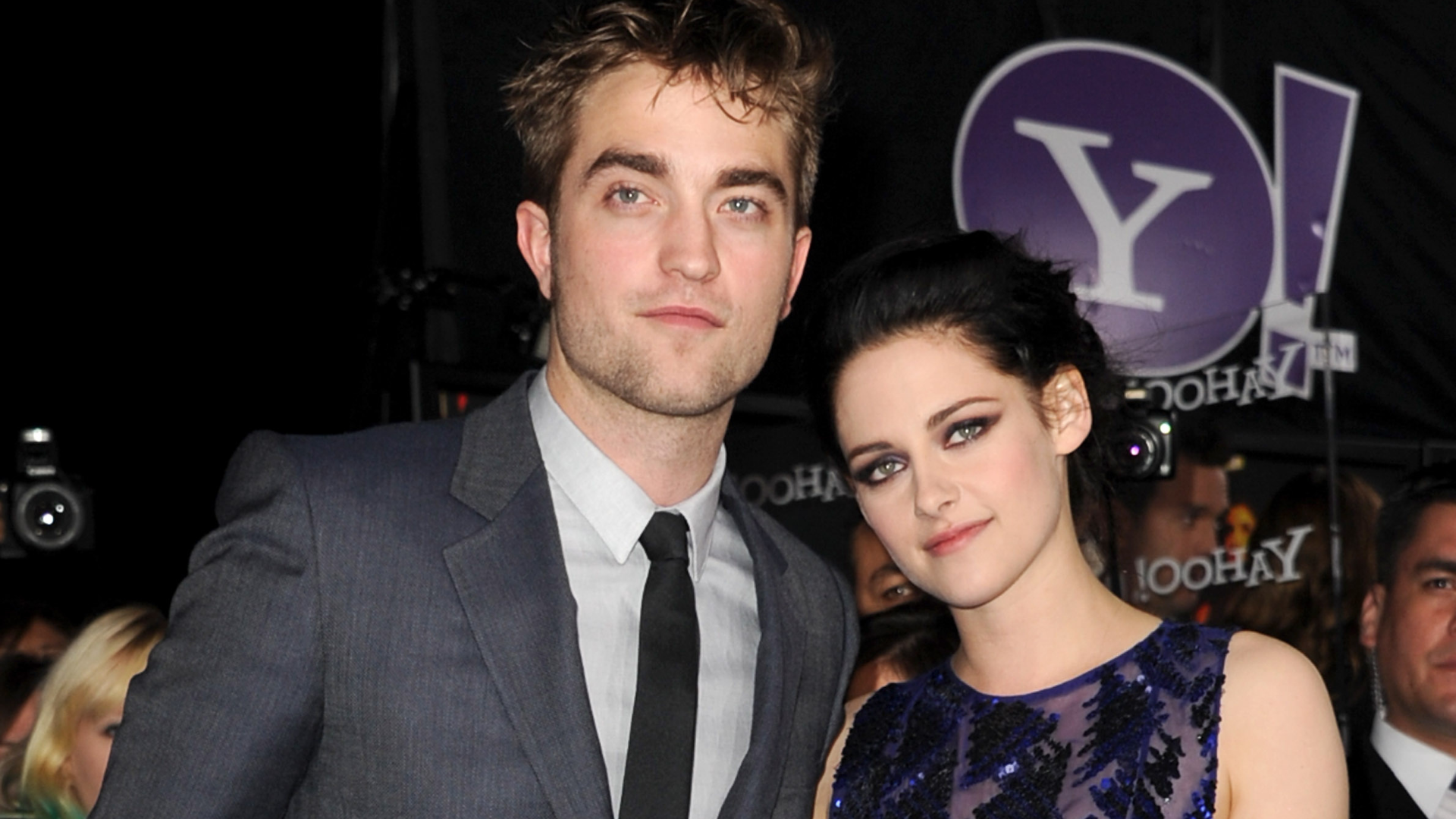 Kristen Stewart entrou de penetra em festa de aniversário do ex, Robert Pattinson, e diretora de “Crepúsculo” revela reação do ator; assista