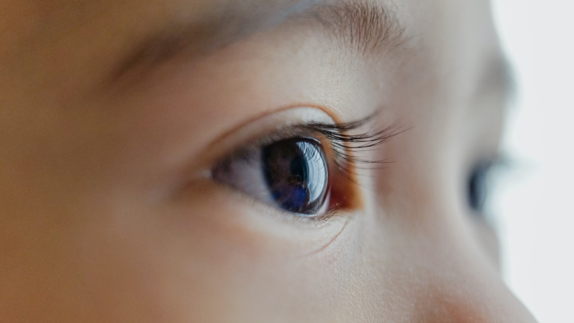 Mulher faz descoberta chocante ao receber diagnóstico após crise de coceira no olho