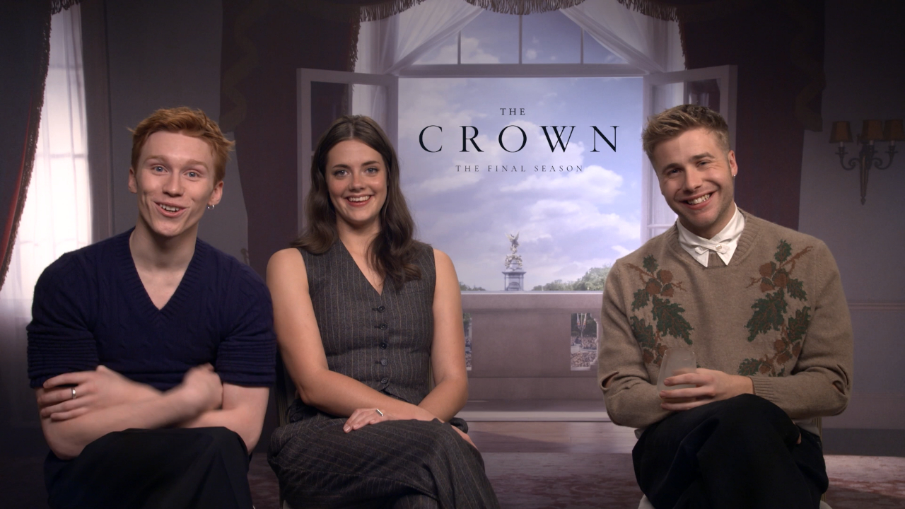 Exclusivo! Elenco de “The Crown” revela por que não acompanhava as notícias da família real durante filmagem da série; assista!