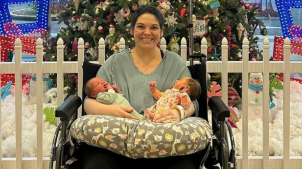 Mulher com condição rara dá à luz dois bebês em dois dias, nos EUA; entenda
