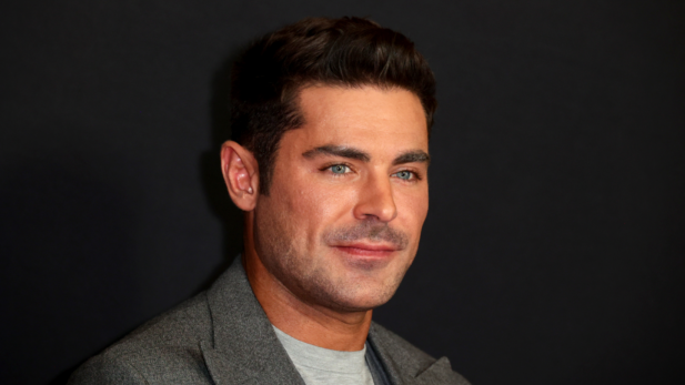 Zac Efron aparece com rosto diferente e fãs o comparam com