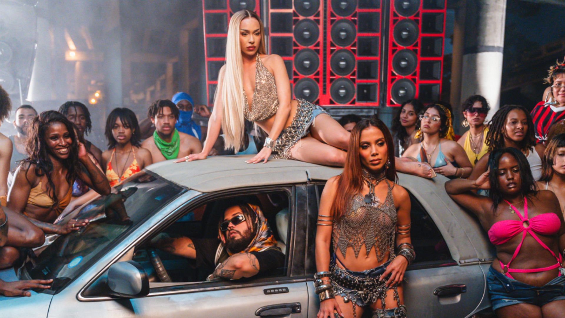 UAU! Anitta faz a temperatura subir ao lado de Bad Gyal e Brray no clipe sensual de “Double Team”; assista!