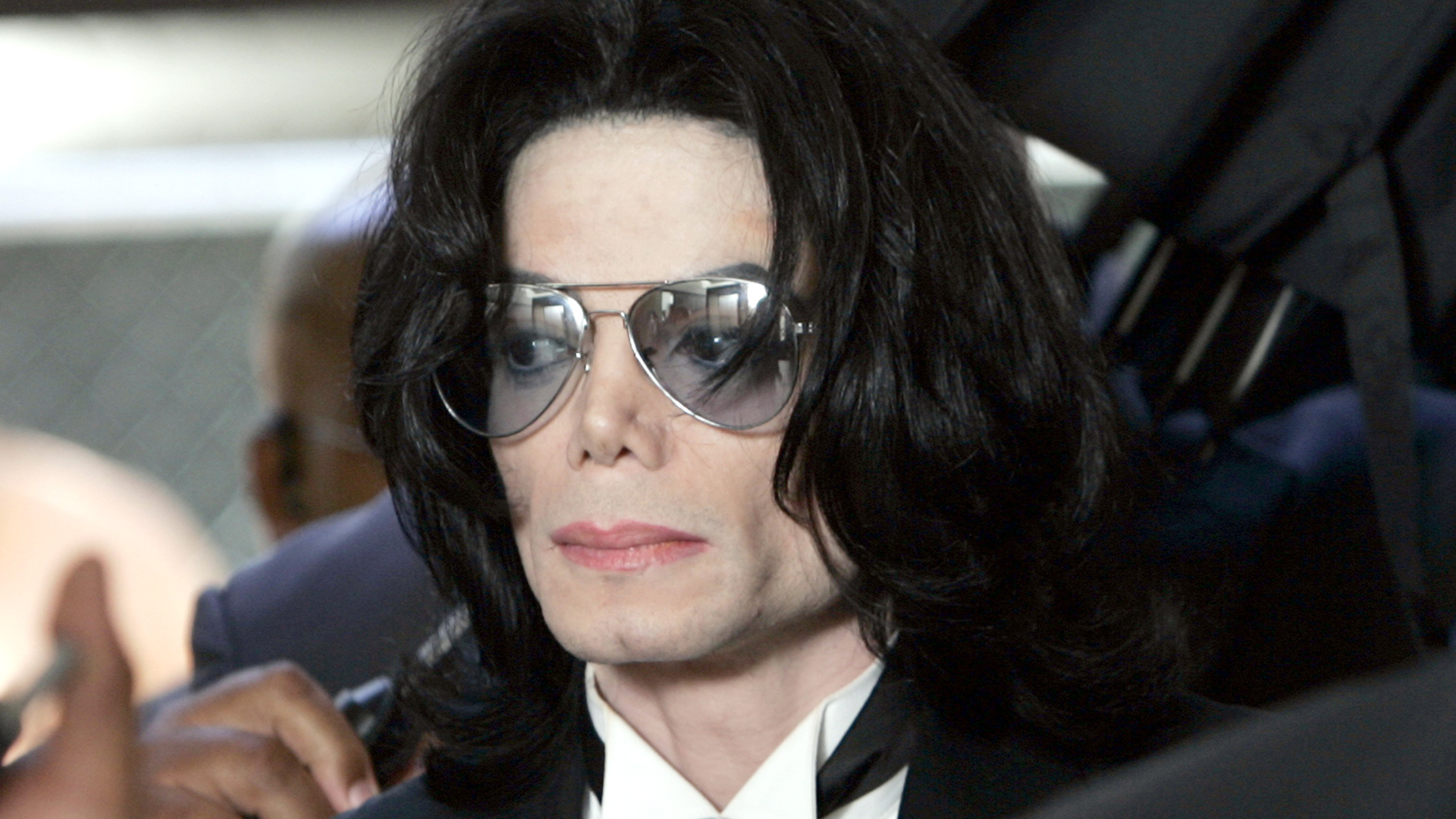Filho e mãe de Michael Jackson brigam na Justiça por uso de parte da herança do cantor
