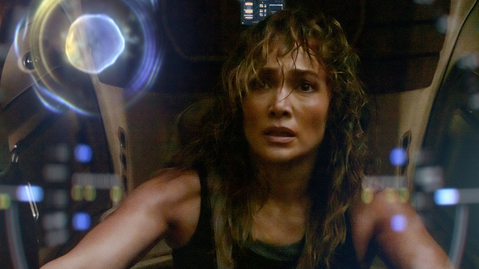 ATLAS: Jennifer Lopez vive sufoco com inteligência artificial rebelde no trailer intenso do novo longa da Netflix; assista
