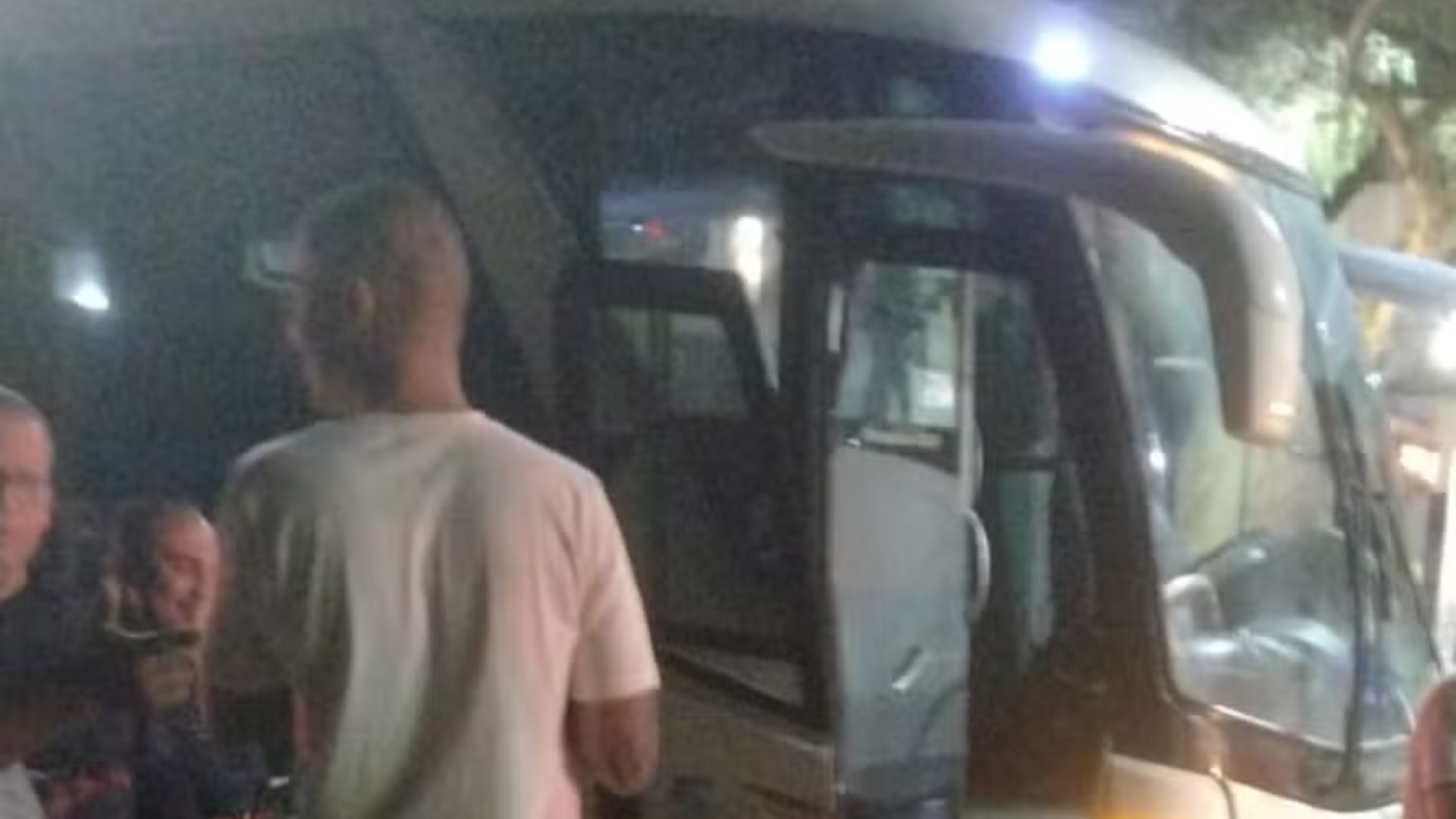 Bandidos tentam assaltar ônibus no RJ sem saber que havia 28 PMs a bordo, e suspeito acaba morrendo