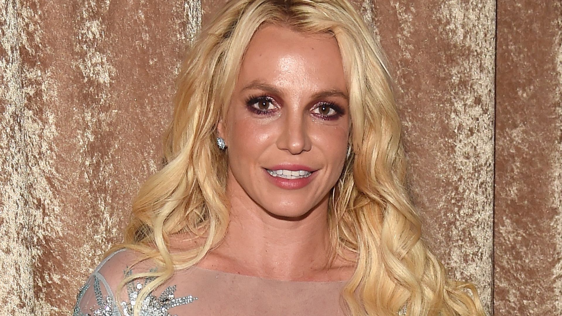 Ex-esposa acusa namorado de Britney Spears de tê-la traído com cantora, e de ter “pelo menos” 9 filhos por aí