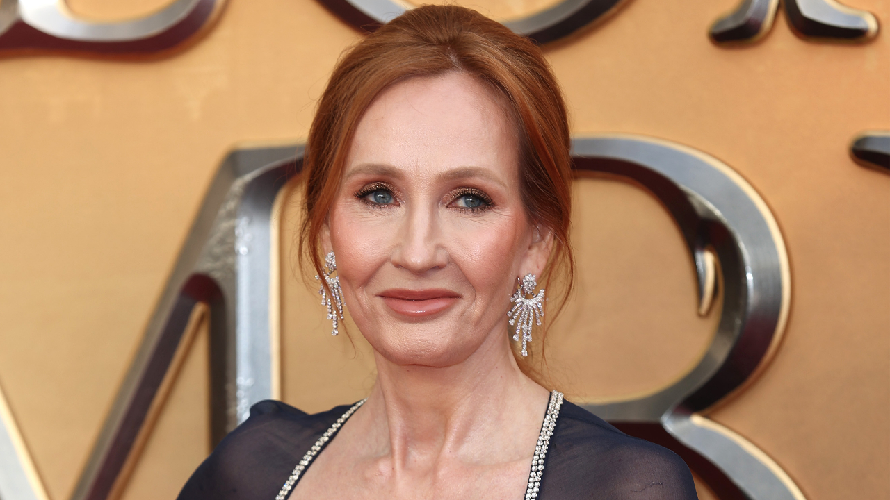 J.K. Rowling se pronuncia após comentários de astros de Harry Potter sobre transfobia dela e diz o que mais a chocou: “Desprezíveis”