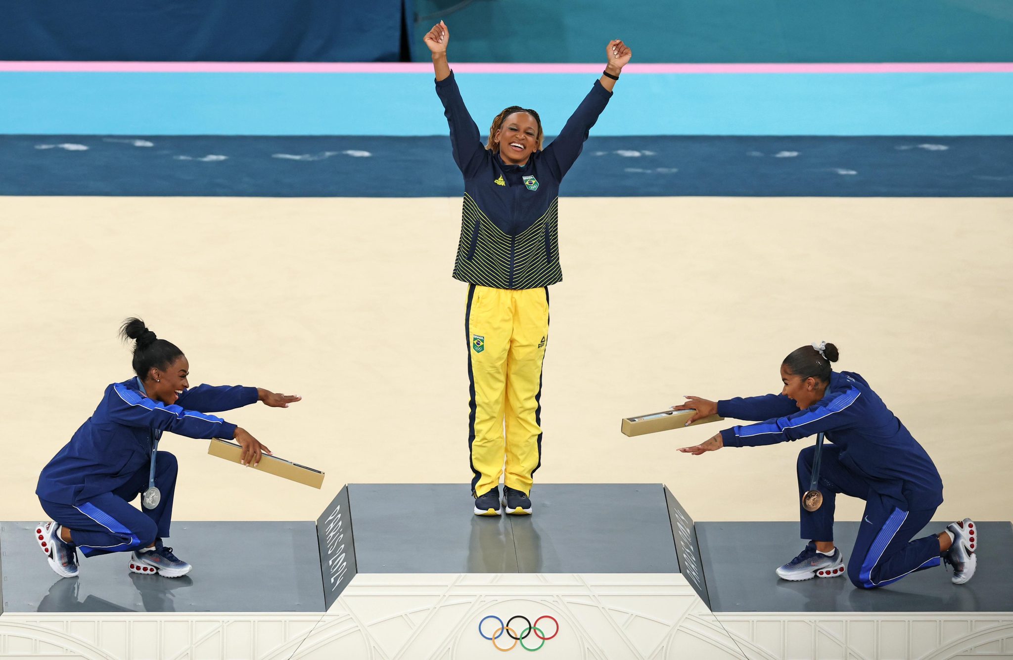 Olimp Adas Rebeca Andrade Chora Ao Receber Medalha De Ouro Ao Som Do Hino Nacional E Se