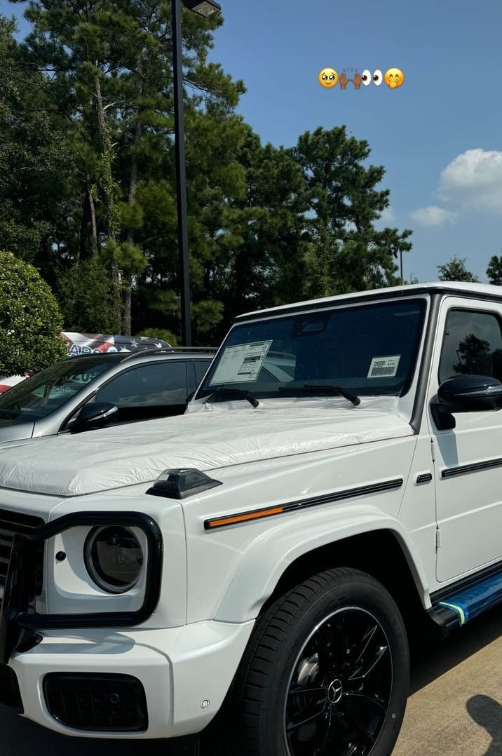 Imagem retirada de site com licença de uso gratuito. Simone Biles comprou um carro avaliado em mais de 880 mil reais, após Jogos de Paris.