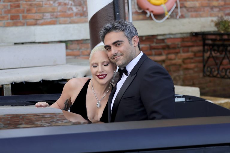 Lady Gaga está noiva de Michael Polansky. Os dois estão juntos desde 2020 (Foto: Getty)