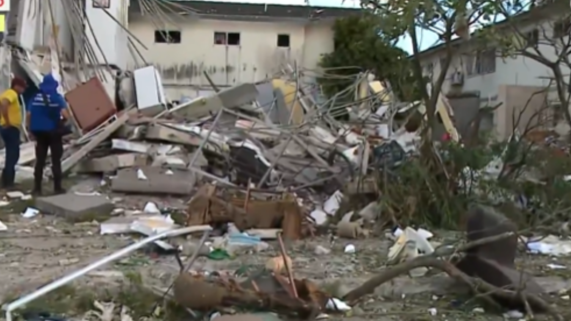 Prédio desaba após explosão em Maceió, e deixa 3 mortos; Corpo de Bombeiros aponta suspeita