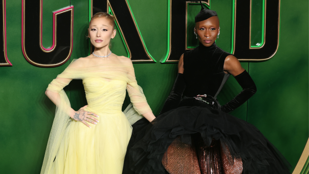 Wicked: Estúdio se pronuncia após rumores de disparidade salarial entre Ariana Grande e Cynthia Erivo