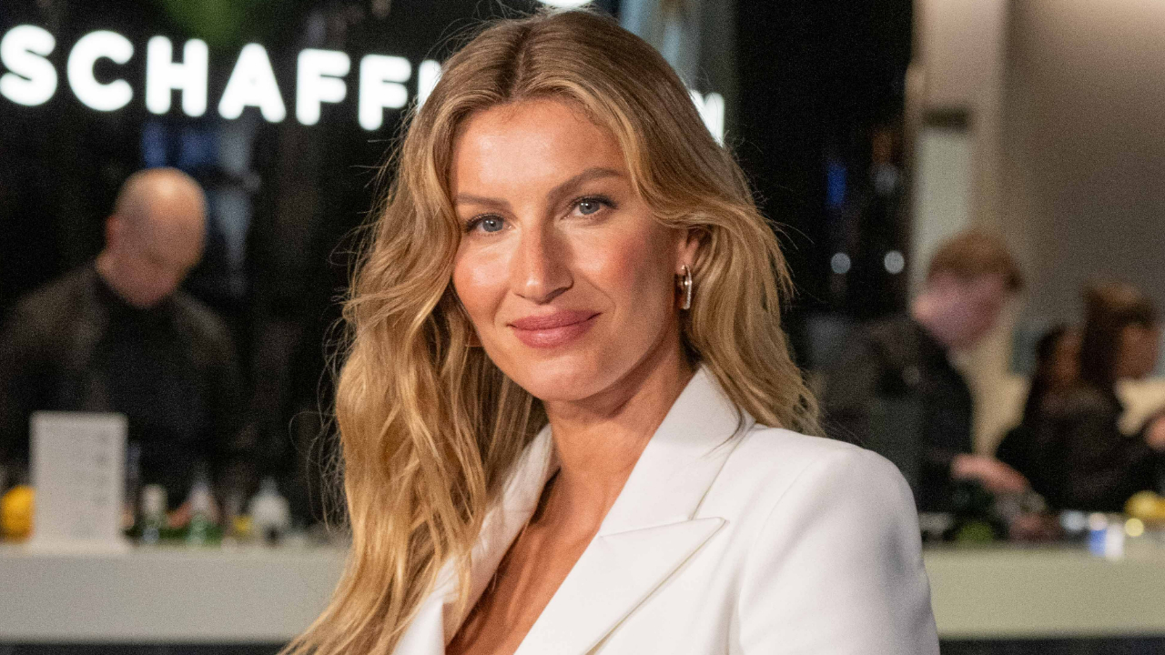 Gisele Bündchen exibe barriguinha de terceira gravidez durante férias na Costa Rica; veja fotos