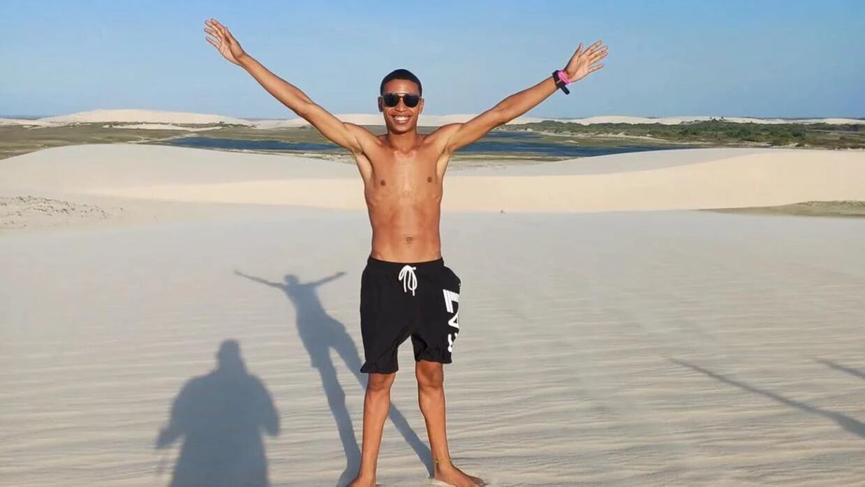 Câmeras de segurança revelam última imagem de turista encontrado morto em Jericoacoara sendo imobilizado por vários homens