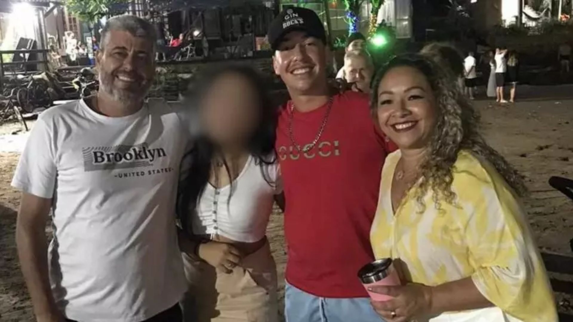 Filho é indiciado por matar mãe e padrasto, e polícia aponta motivação; suspeito publicou mensagem após o crime