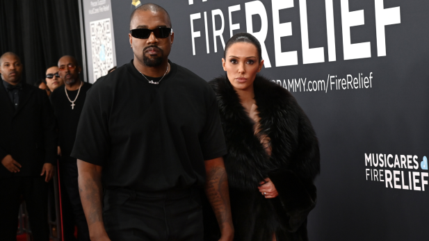 Grammy 2025: Amigo de Kanye West diz que Bianca Censori não queria ficar nua, e entrega reação dela antes da premiação