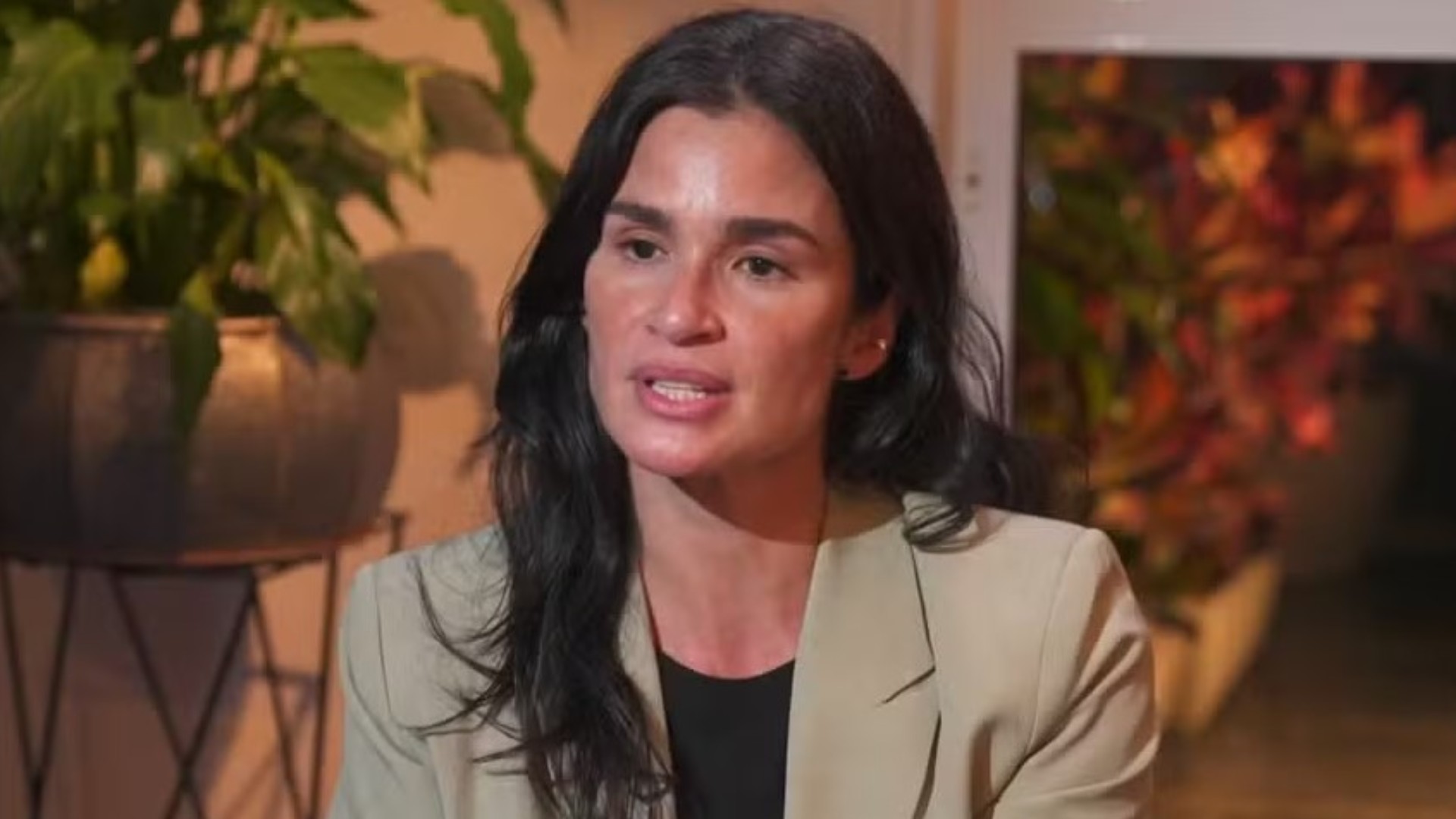Carol Ribeiro revela como descobriu esclerose múltipla e faz alerta importante sobre tratamento; assista Carol Ribeiro revela como descobriu esclerose múltipla e faz alerta importante sobre tratamento; assista