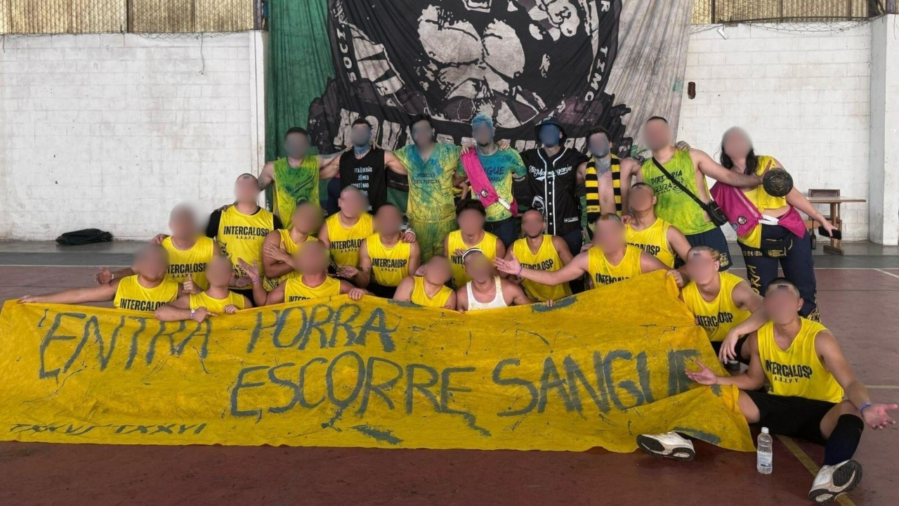 Faculdade expulsa 12 alunos do curso de medicina por faixa com apologia ao estupro em SP