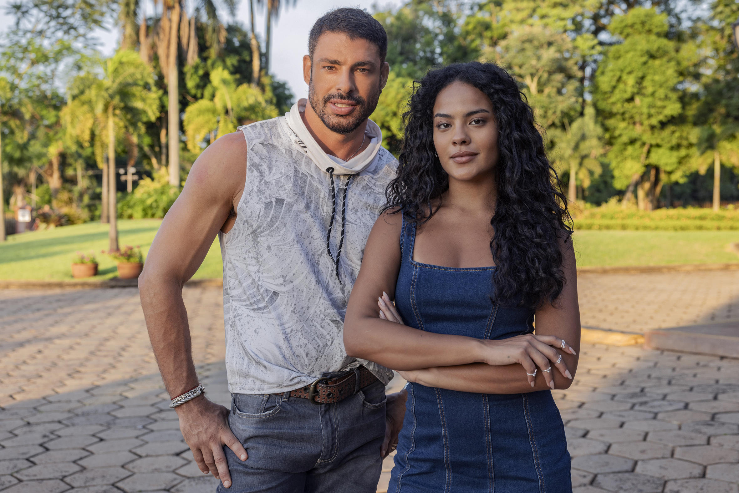 Vale Tudo: Direção teria tomado atitude sobre cena íntima de Cauã Reymond e Bella Campos por clima tenso nos bastidores, diz site